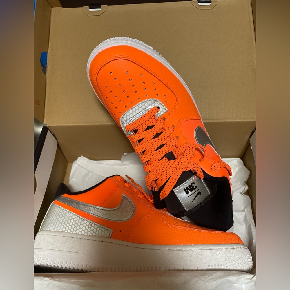 (BRAND NEW) AIR FORCE 1 '07 LV8 3M size 7.5M